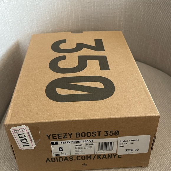 Adidas Yeezy Boost 350 V2 Butter - Kids Size 6 - Picture 2 of 2